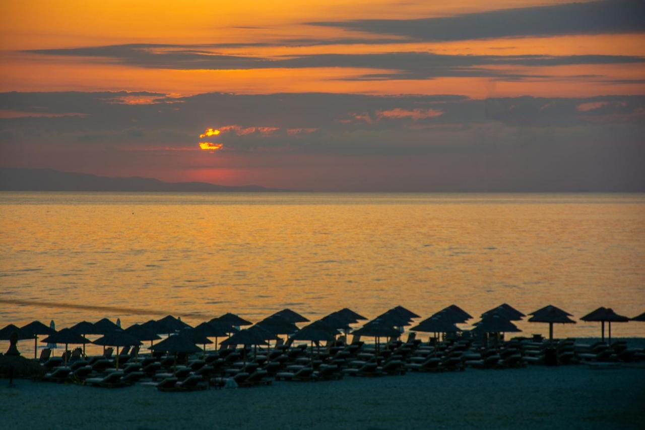 Pantheon Sea View Aparthotel Neoi Poroi Bagian luar foto