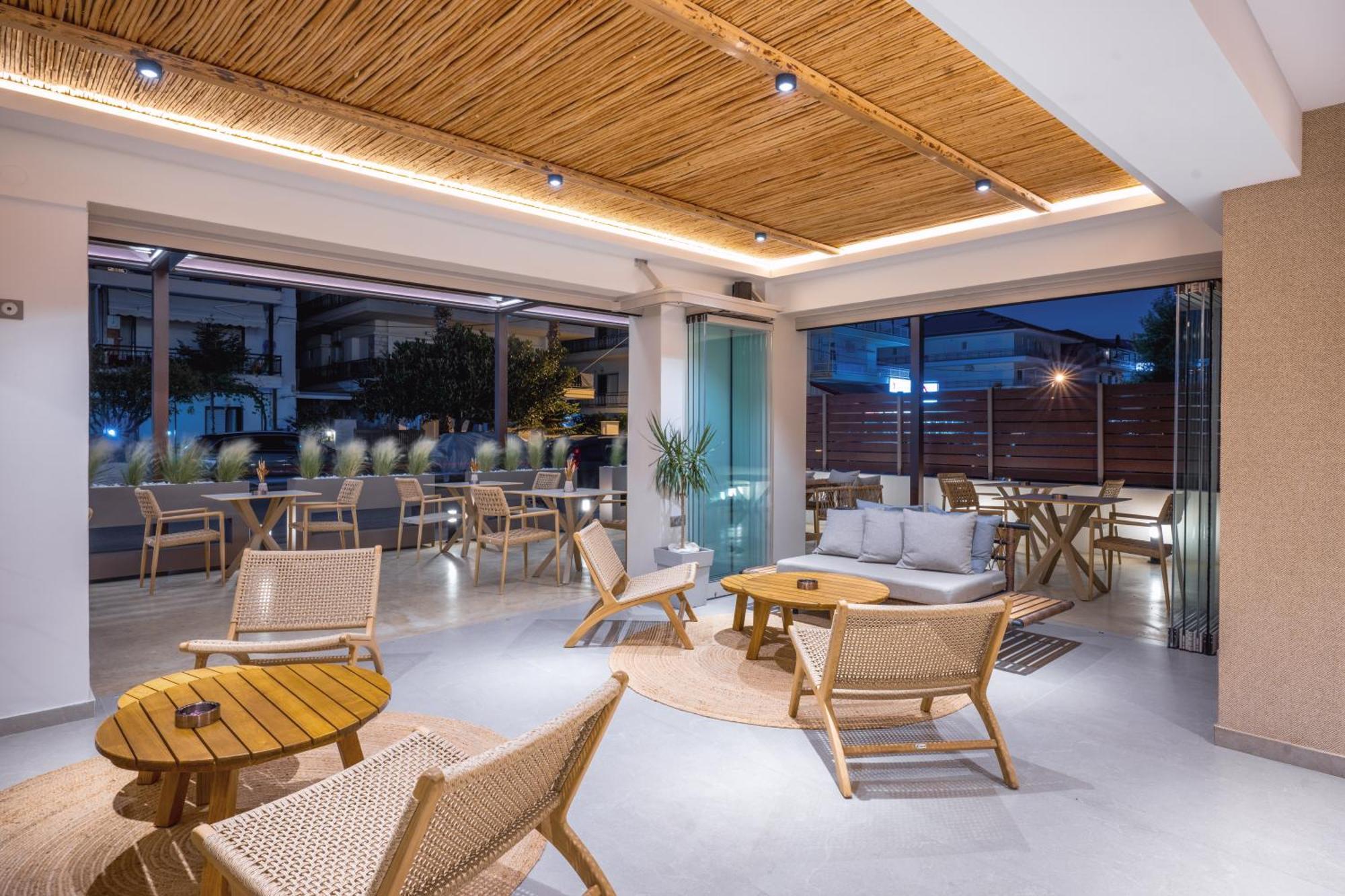 Pantheon Sea View Aparthotel Neoi Poroi Bagian luar foto